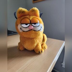 Vintage Dakin Garfield Sitting Plush Stuffed Animal Toy Cat 5" 1981 Animation